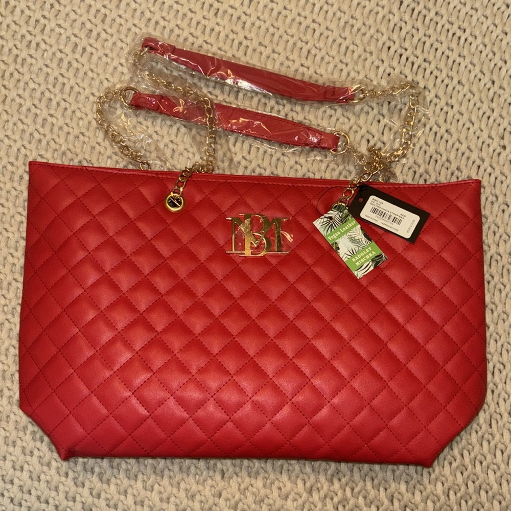 🆕 Badgley Mischka Red Quilted Chain Strap Bag - Vegan Leather - Picture 2 of 15